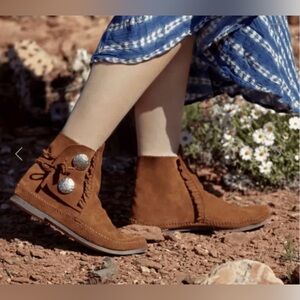 Minnetonka Moccasins Ankle Boots Brown Womens Size 8.5 Boho Western Suede